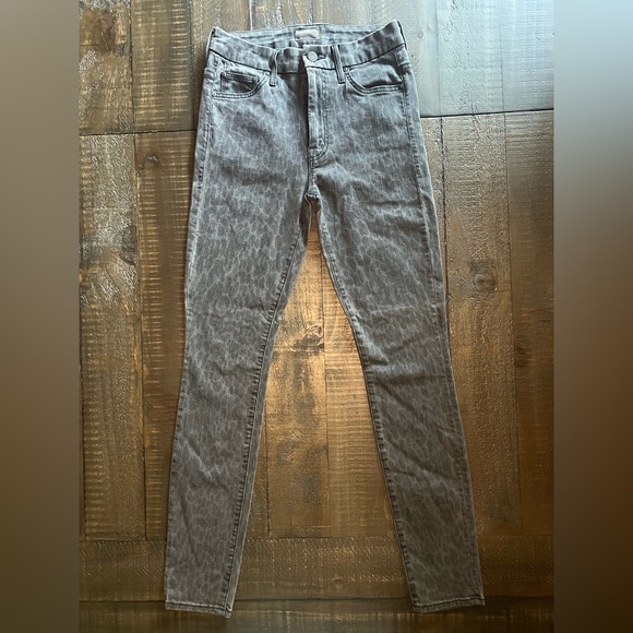 MOTHER Jeans High Waisted Looker, Bad Cat! Black Leopard Print, Size 26 - Picture 3 of 12